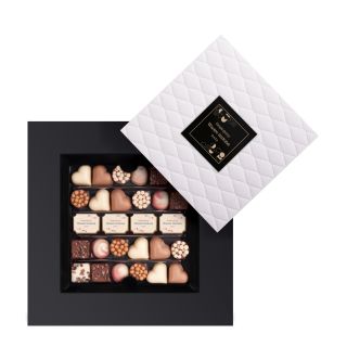 W12 Hochzeitskollektion mit einer Reihe mit Logo im box mit rahmen
